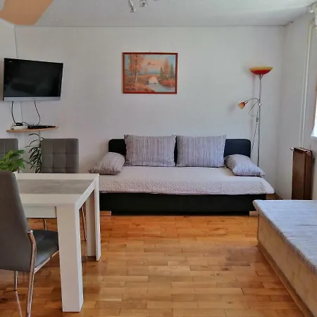 Apartmaji Iris *